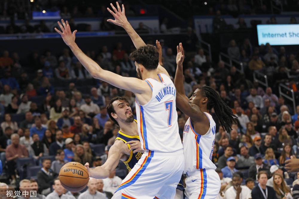 比赛层出不 比赛层出不