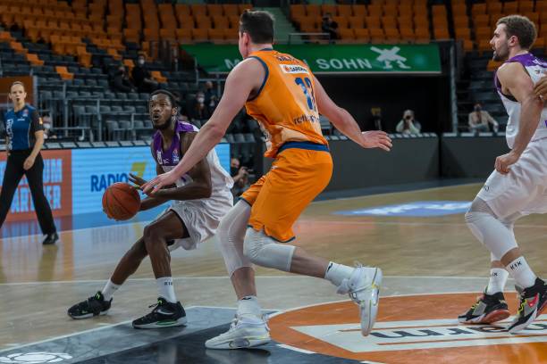 合同将于2 合同将于2